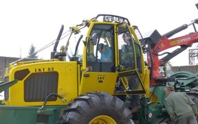 Lesní kolový traktor