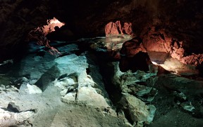 13. Bozkovské dolomitové jeskyně